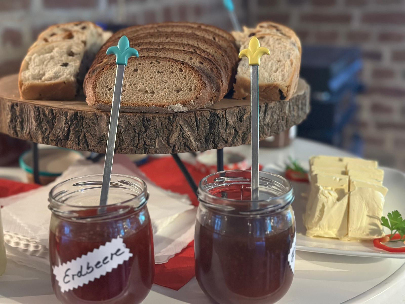 CremigenGemüsesuppe mit Vollkornbrot